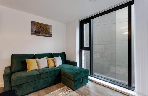 The Westside Apartment | Stunning Modern 1BR Flat in Central Birmingham