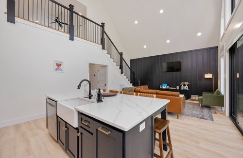 Scottsville Ski Chalet | Stunning modern 2-bedroom Aframe with Barren River lake view near Mammoth Cave