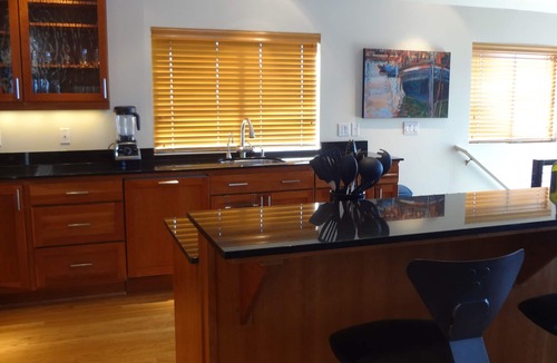 North Admiral House | Stunning, Modern Alki Beach View Home