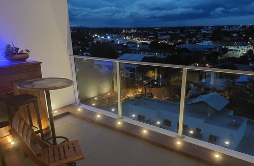 Labrador Apartment | Stunning modern apartment with Broadwater's view