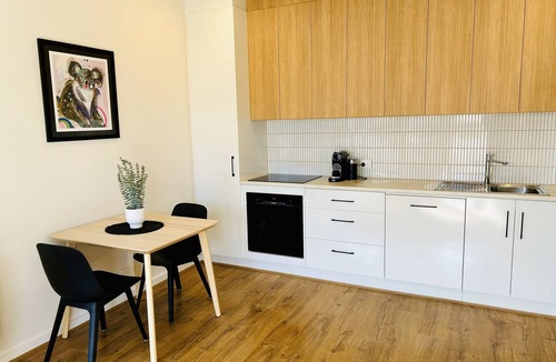 Hazelwood Park Apartment | Stunning Modern Self-contained Apartment