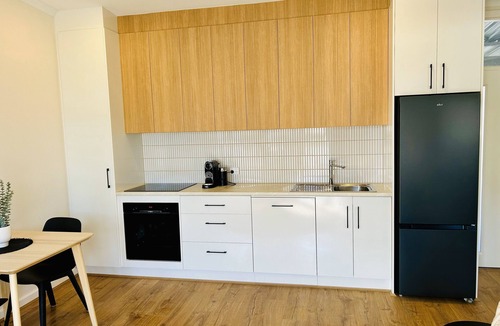 Hazelwood Park Apartment | Stunning Modern Self-contained Apartment