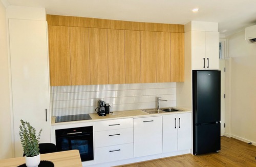 Hazelwood Park Apartment | Stunning Modern Self-contained Apartment