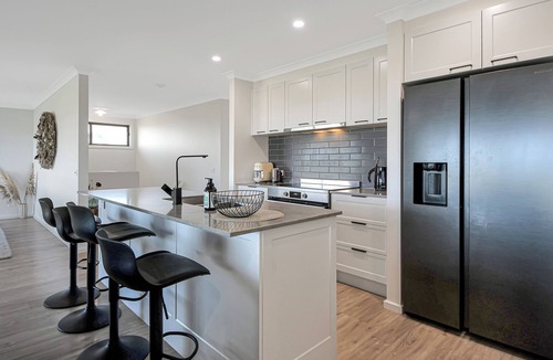 Narrawong Apartment | Stunning modern beach house