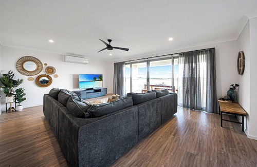 Narrawong Apartment | Stunning modern beach house