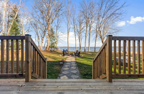 Killaloe Cottage | Stunning Modern Container Home on beautiful Golden Lake.