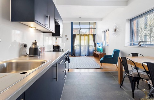 Exeter Apartment | Stunning Modern Exeter Apartment w/balcony