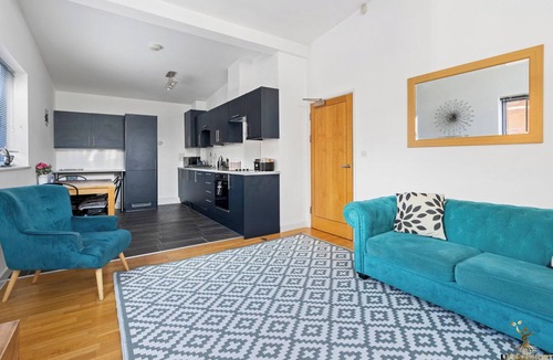 Exeter Apartment | Stunning Modern Exeter Apartment w/balcony