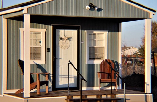 Electra Cottage | Stunning Modern Farmhouse Studio Cottage!