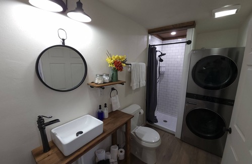 Electra Cottage | Stunning Modern Farmhouse Studio Cottage!
