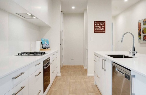 Bombay House | Stunning Modern Hillside Haven near Pukekohe