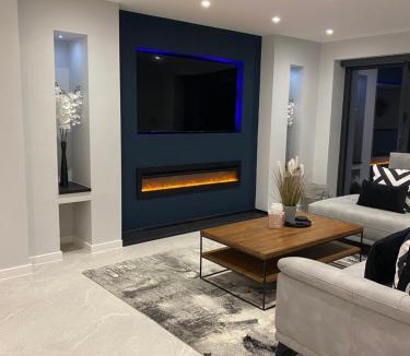 Corston House | Stunning modern home set in beautiful grounds.