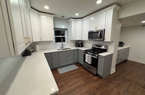 Forest Park House | Stunning Modern & Spacious Sleeps 16 in Forest Park