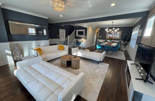 Forest Park House | Stunning Modern & Spacious Sleeps 16 in Forest Park