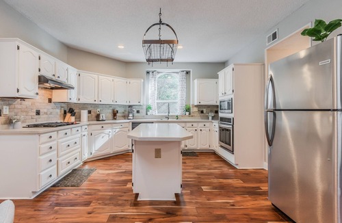 Allen House | Stunning, Modern, Spacious Getaway,2 game rooms, Pool/Hot tub