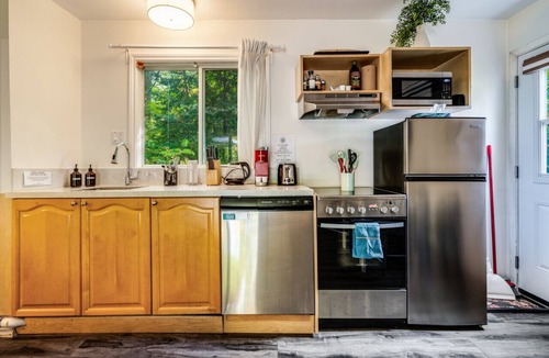 Dwight House | Stunning modern waterfront cottage in Muskoka - Tumble Inn
