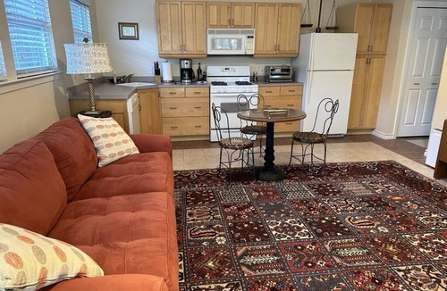 Neartown Cottage | Stunning Montrose Cottage With Pool and jacuzzi