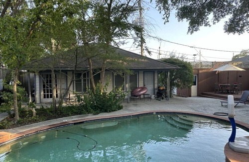 Neartown Cottage | Stunning Montrose Cottage With Pool and jacuzzi