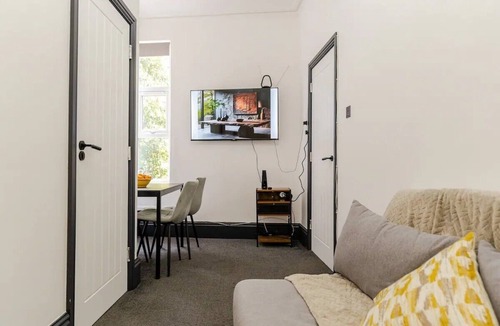 Moseley Apartment | Stunning Moseley Apartment