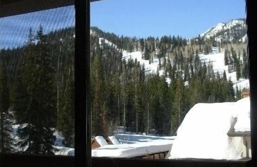 Salt Lake Mountain Resorts Condo | Stunning Mountain Views from Quiet Penthouse Powderhorn Condo