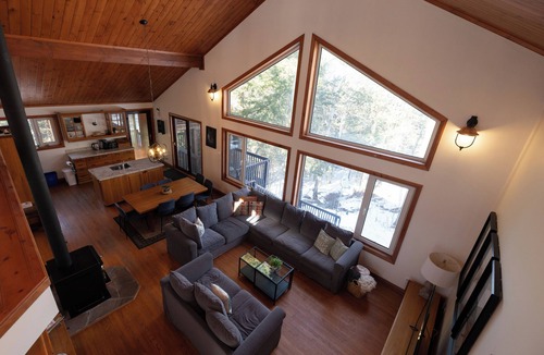 Windermere Cottage | Stunning Muskoka Waterfront Cottage on 3 Mile Lake!