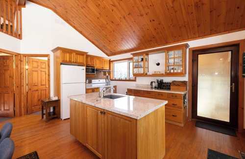 Windermere Cottage | Stunning Muskoka Waterfront Cottage on 3 Mile Lake!