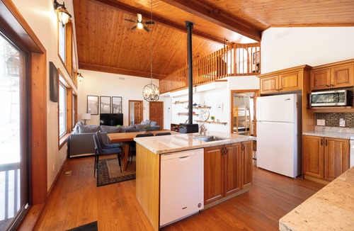 Windermere Cottage | Stunning Muskoka Waterfront Cottage on 3 Mile Lake!