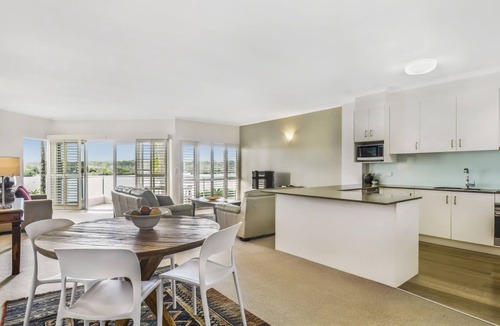Noosaville Apartment | STUNNING NOOSA RIVER VIEWS