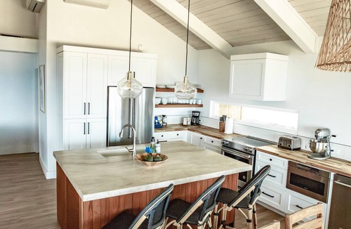 Kahaluu Bay House | Stunning Ocean Front Home