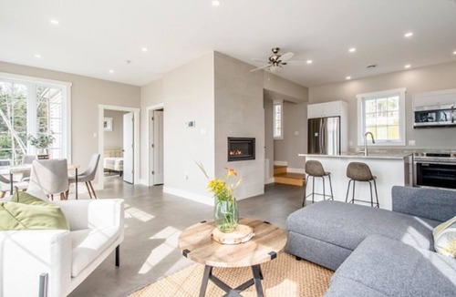 Bayswater Cottage | Stunning Ocean Front cottage, minutes from the beach