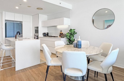 Broadbeach Apartment | Stunning Ocean Views Oracle Level 30 Parking