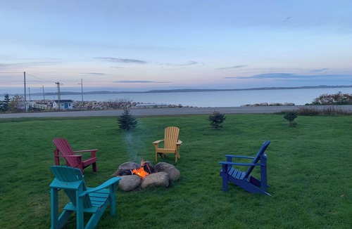 Feltzen South House | Stunning Ocean Views - Home on Lunenburg Bay