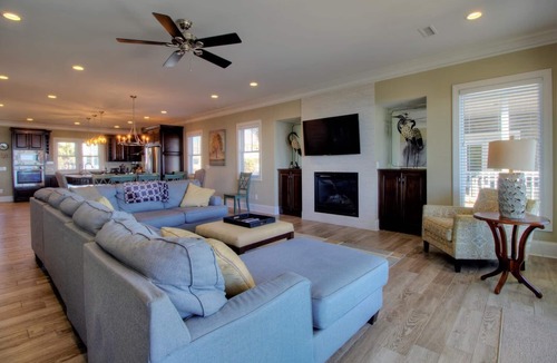 Wilmington Beach House | ☀️Stunning Oceanfront Views-Pool-Beach Access-Sunflower House☀️