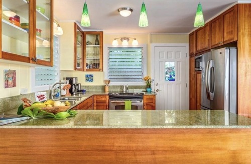 Kahaluu Bay House | Stunning oceanfront cottage