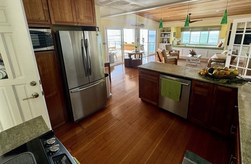 Kahaluu Bay House | Stunning oceanfront cottage