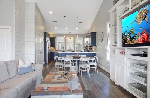 Crystal Beach House | Stunning Oceanviews | Luxe | Dog Run | Tiki Bar