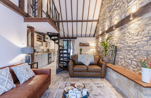 Blockley Cottage | Stunning open plan 2 storey barn conversion with spiral staircase.
