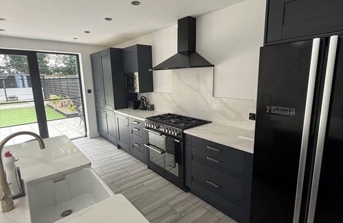 Ponders End House | Stunning Open Plan 3- bedroom house