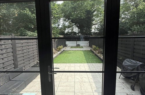 Ponders End House | Stunning Open Plan 3- bedroom house