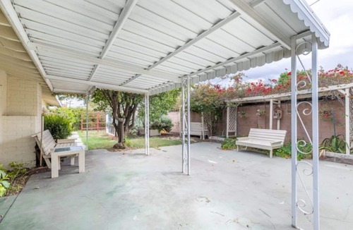 Winnetka House | STUNNING! Oversized 4 Bedroom Modern House