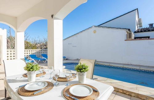 Castello d'Empuries House | Stunning private villa for 6 guests with WIFI, A/C, private pool, TV, patio and pets allowed