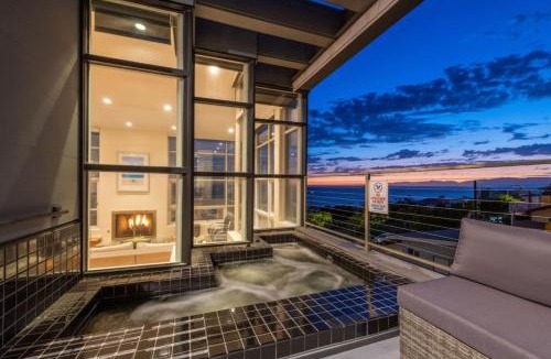 Gas Lamp Section House | Stunning Panoramic Ocean Views Penthouse Hot Tub