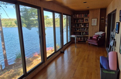 Harcourt House | Stunning, Peaceful, lakefront cottage for 10