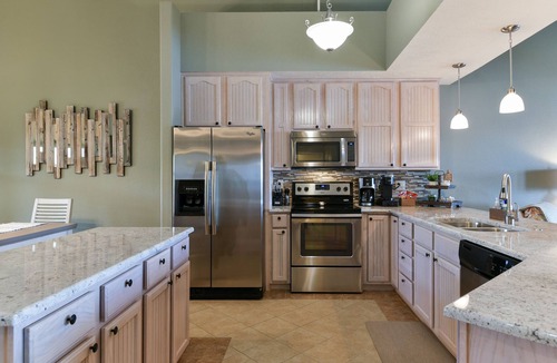 Table Rock Condo | Stunning Penthouse Condo with Elevator and Breathtaking Table Rock Lake Views!