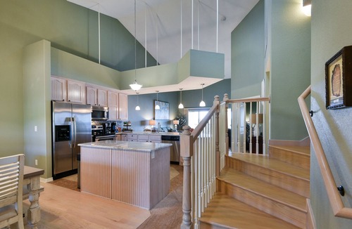 Table Rock Condo | Stunning Penthouse Condo with Elevator and Breathtaking Table Rock Lake Views!