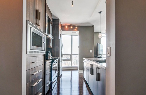 Bathurst Quay Condo | Stunning Penthouse Retreat with Epic Lake & CN Tower Views – Your Dream Toronto