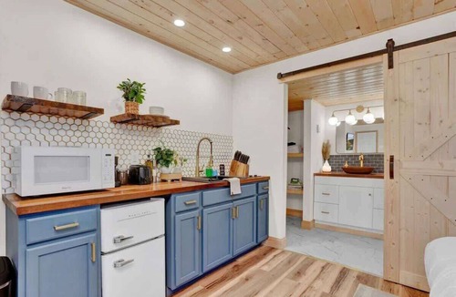 Canadensis Hotel | Stunning Pocono Modern | Firepits | Pickleball