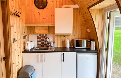 Trowse Newton Cabin | Stunning Pod 7 with Countryside view