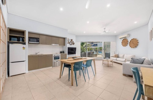 Urangan Apartment | Stunning Poolside Paradise - Amazing Design, Gym.