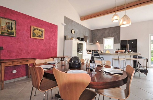 Vers-Pont-du-Gard House | Stunning private villa for 8 people with A/C, private pool, WIFI, TV, patio and pets allowed